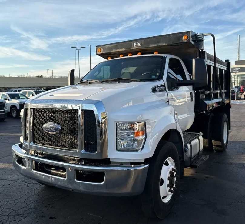 Used 2017 Ford F750 2WD Regular Cab Super Duty image 4