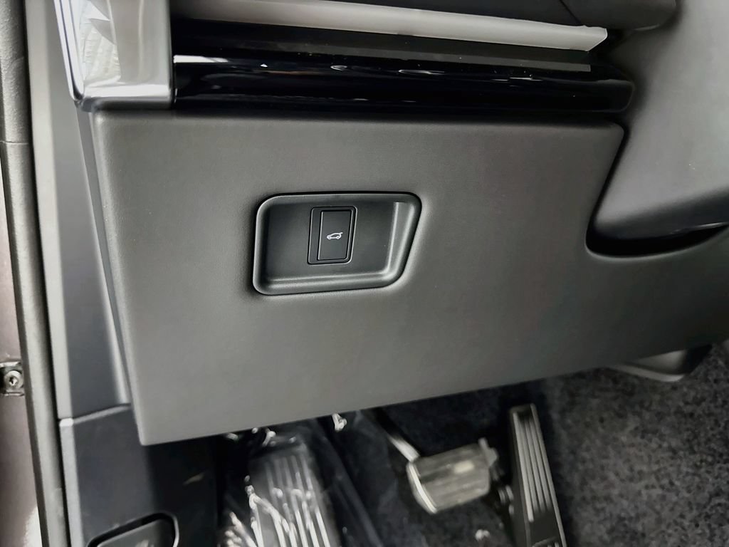 New 2026 Land Rover Range Rover Long Wheelbase SE AWD/4WD image 10