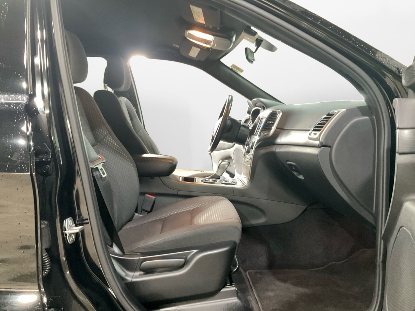 Used 2019 Jeep Grand Cherokee Laredo image 15