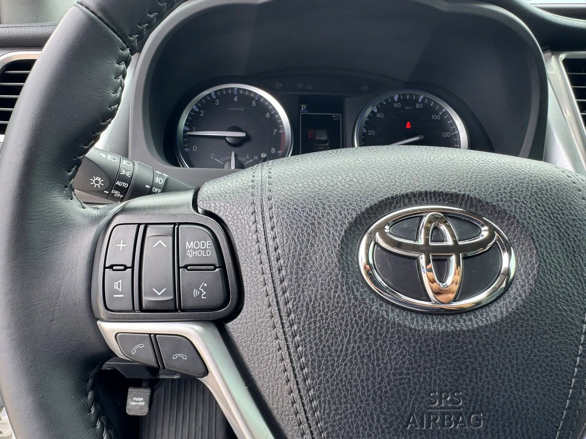 Used 2019 Toyota Highlander XLE FWD image 39