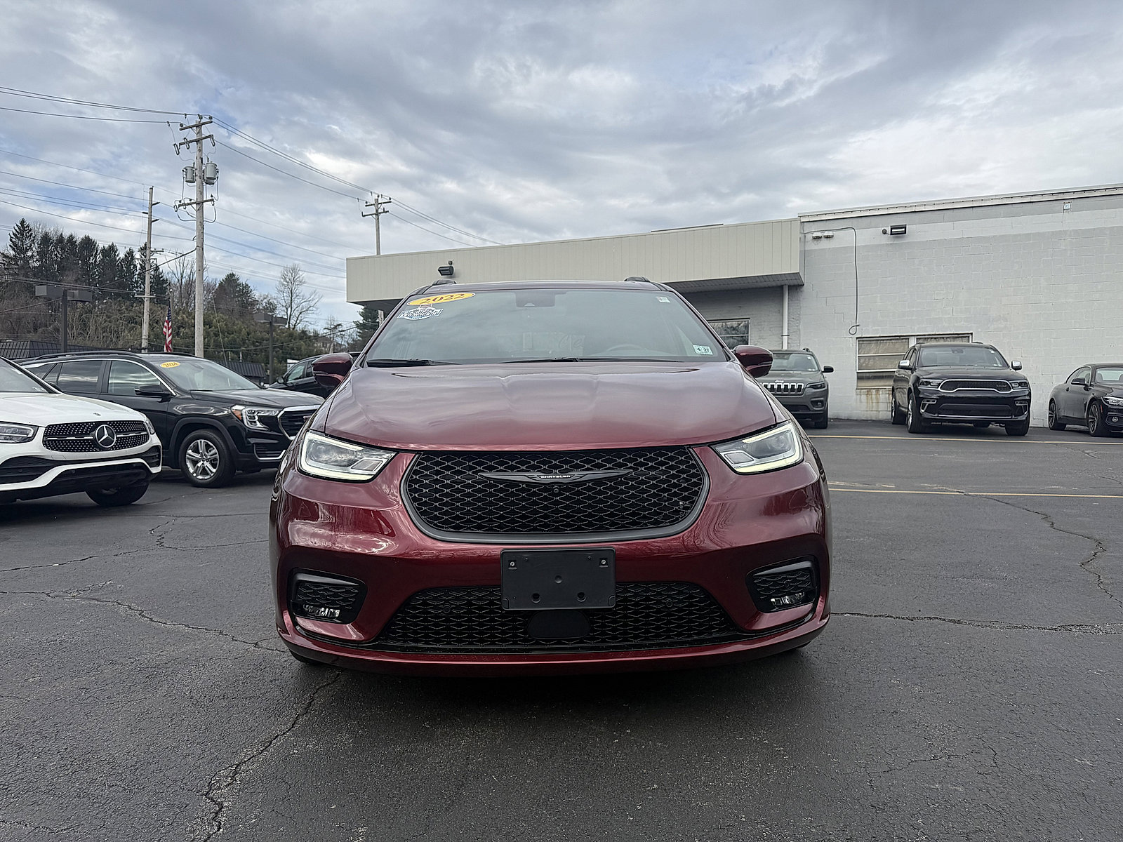 Used 2022 Chrysler Pacifica Limited w/ S Appearance Package image 2