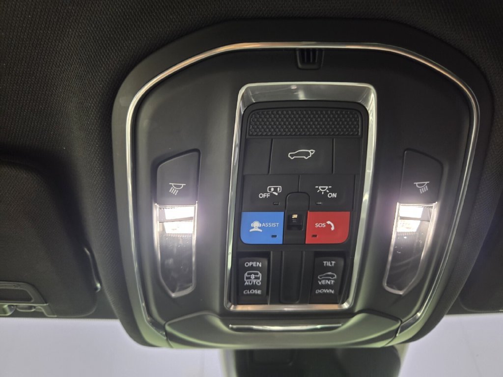 Used 2022 Jeep Grand Cherokee L Laredo RWD image 14