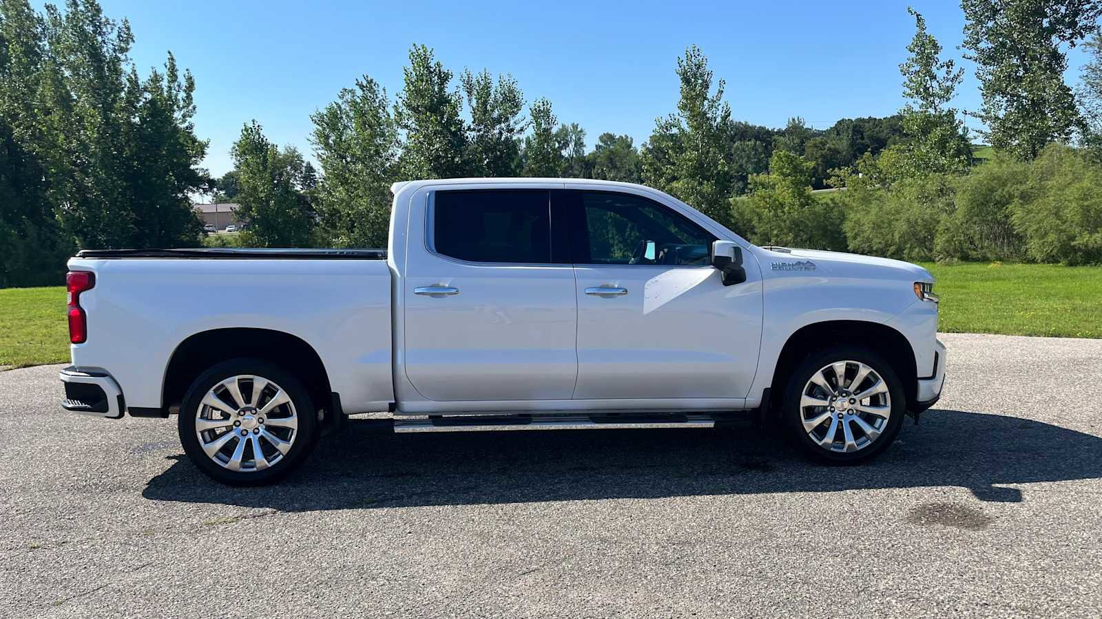 Used 2022 Chevrolet Silverado 1500 High Country image 3