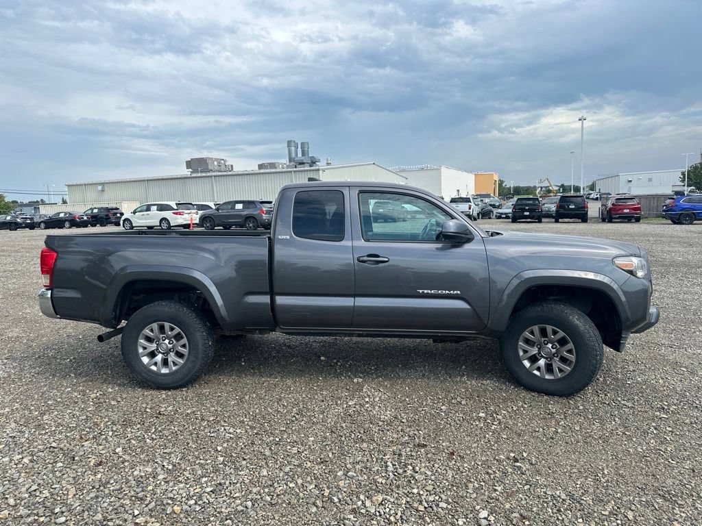 Used 2016 Toyota Tacoma SR5 AWD/4WD image 12
