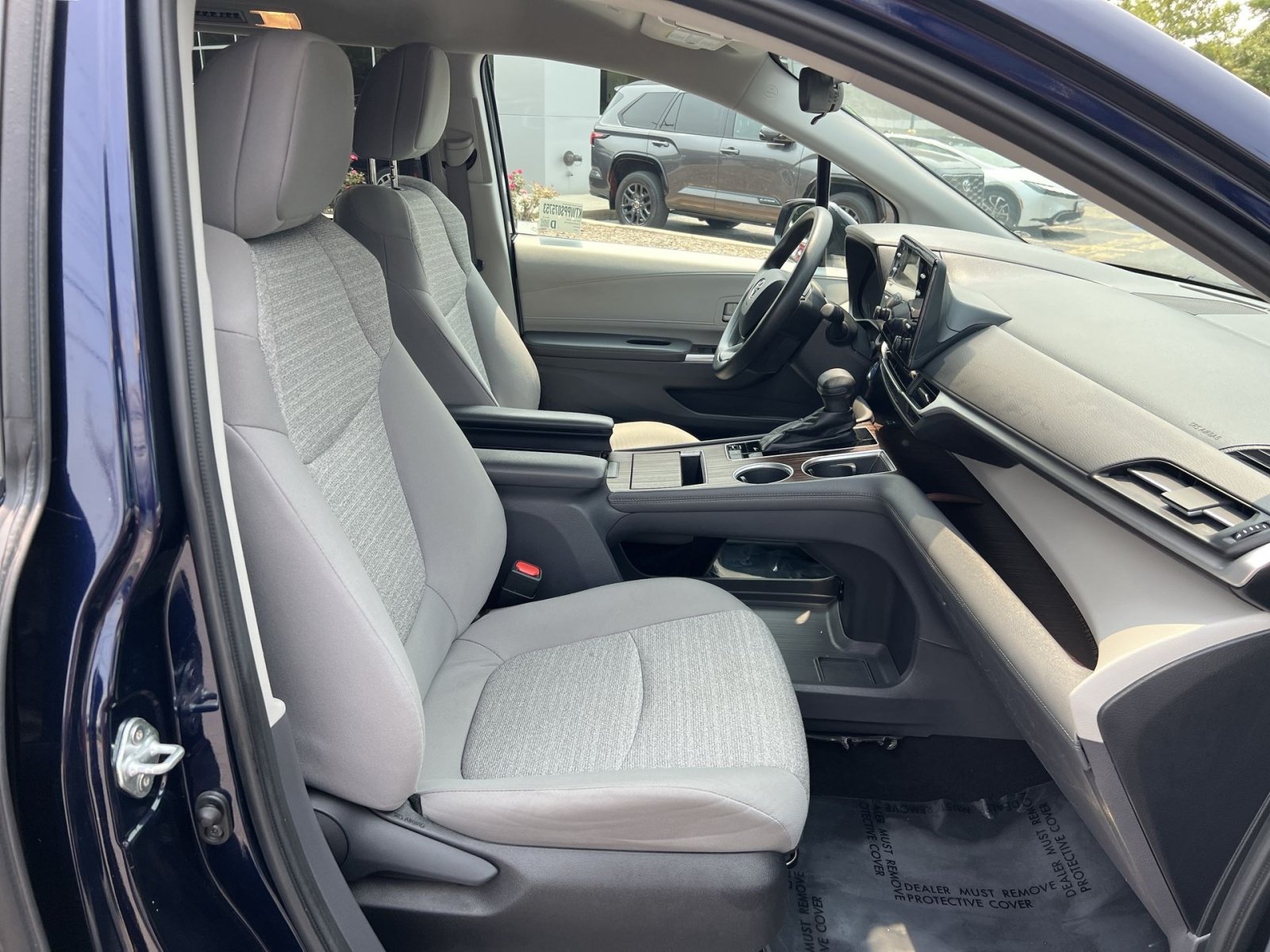 Used 2023 Toyota Sienna LE AWD/4WD image 26