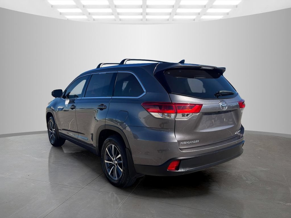 Used 2018 Toyota Highlander XLE AWD/4WD image 4