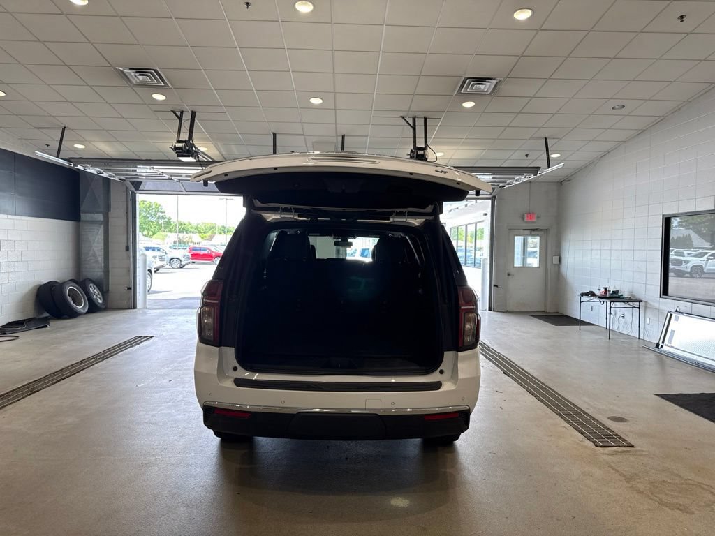 Used 2022 Chevrolet Suburban LT w/ Luxury Package AWD/4WD image 16