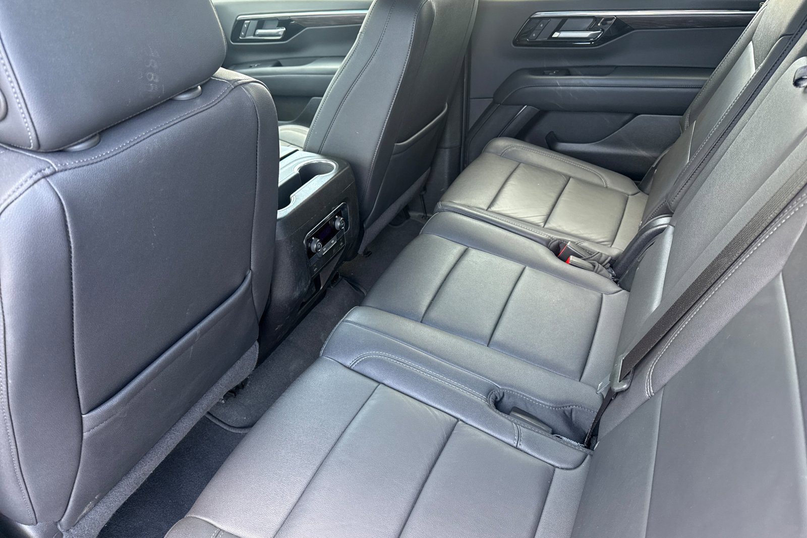 Used 2025 Chevrolet Suburban Z71 AWD/4WD image 15