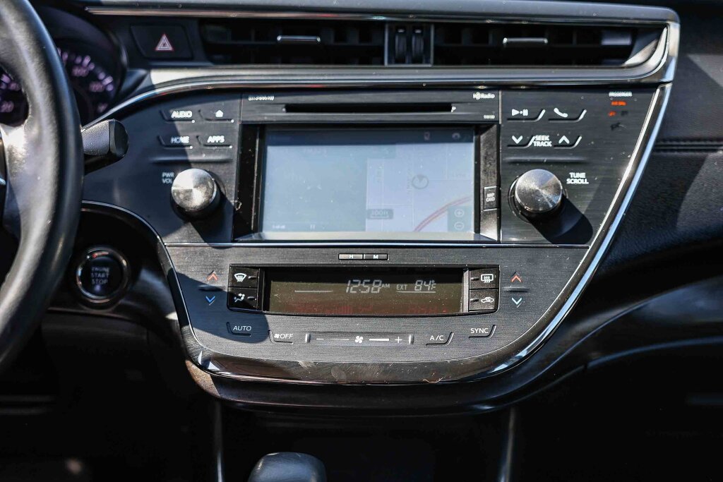 Used 2016 Toyota Avalon XLE Premium FWD image 3
