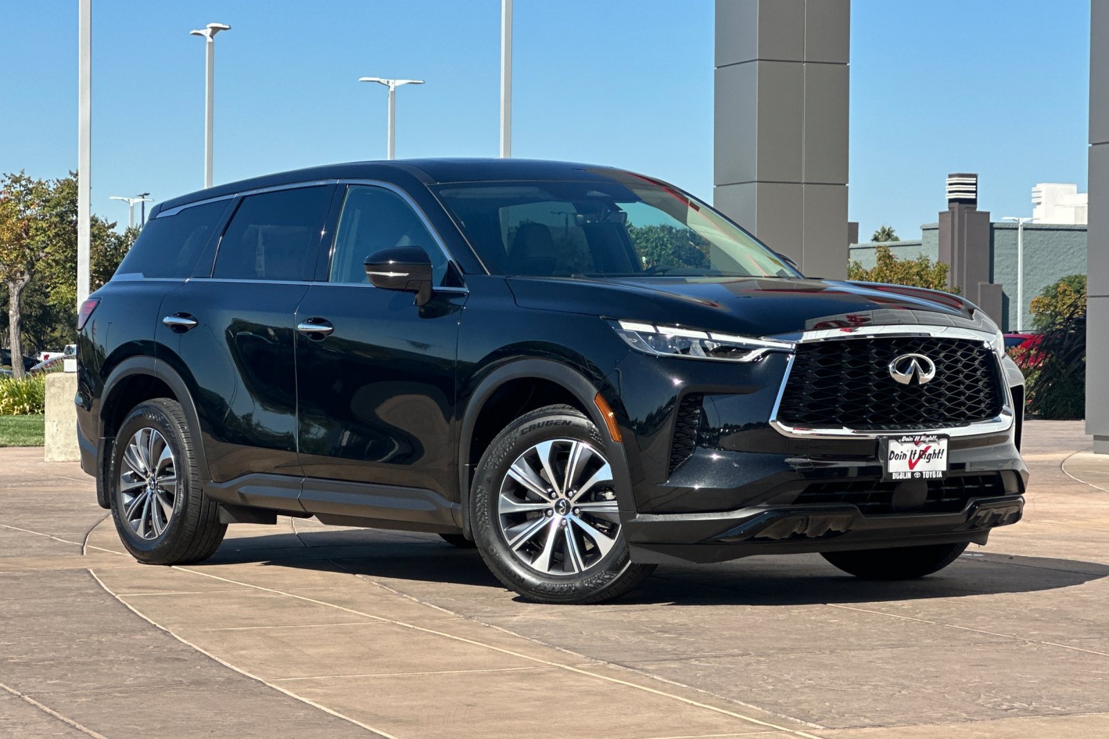 Used 2023 INFINITI QX60 Pure AWD/4WD image 2