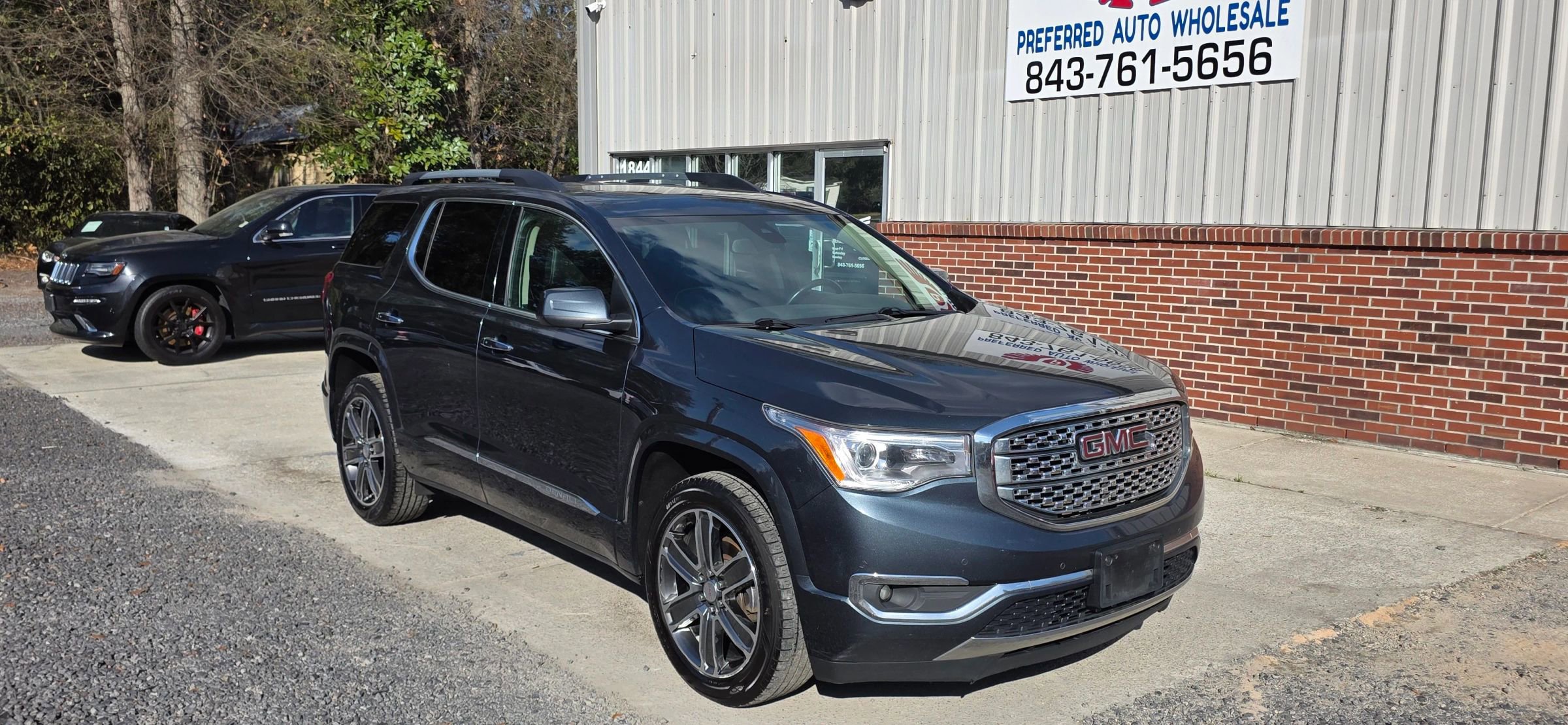 Used 2019 GMC Acadia Denali image 2