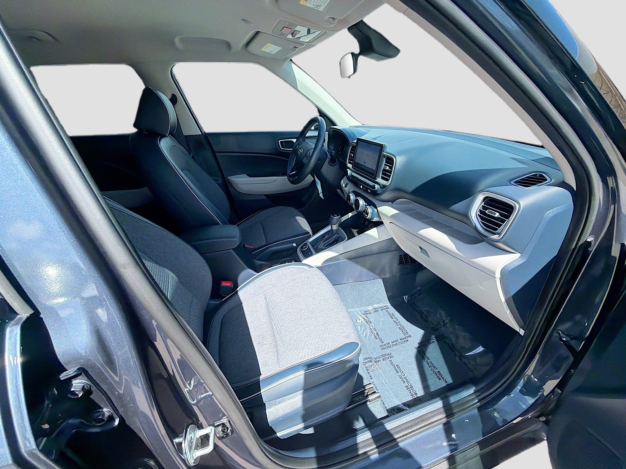 Used 2023 Hyundai Venue Limited image 29