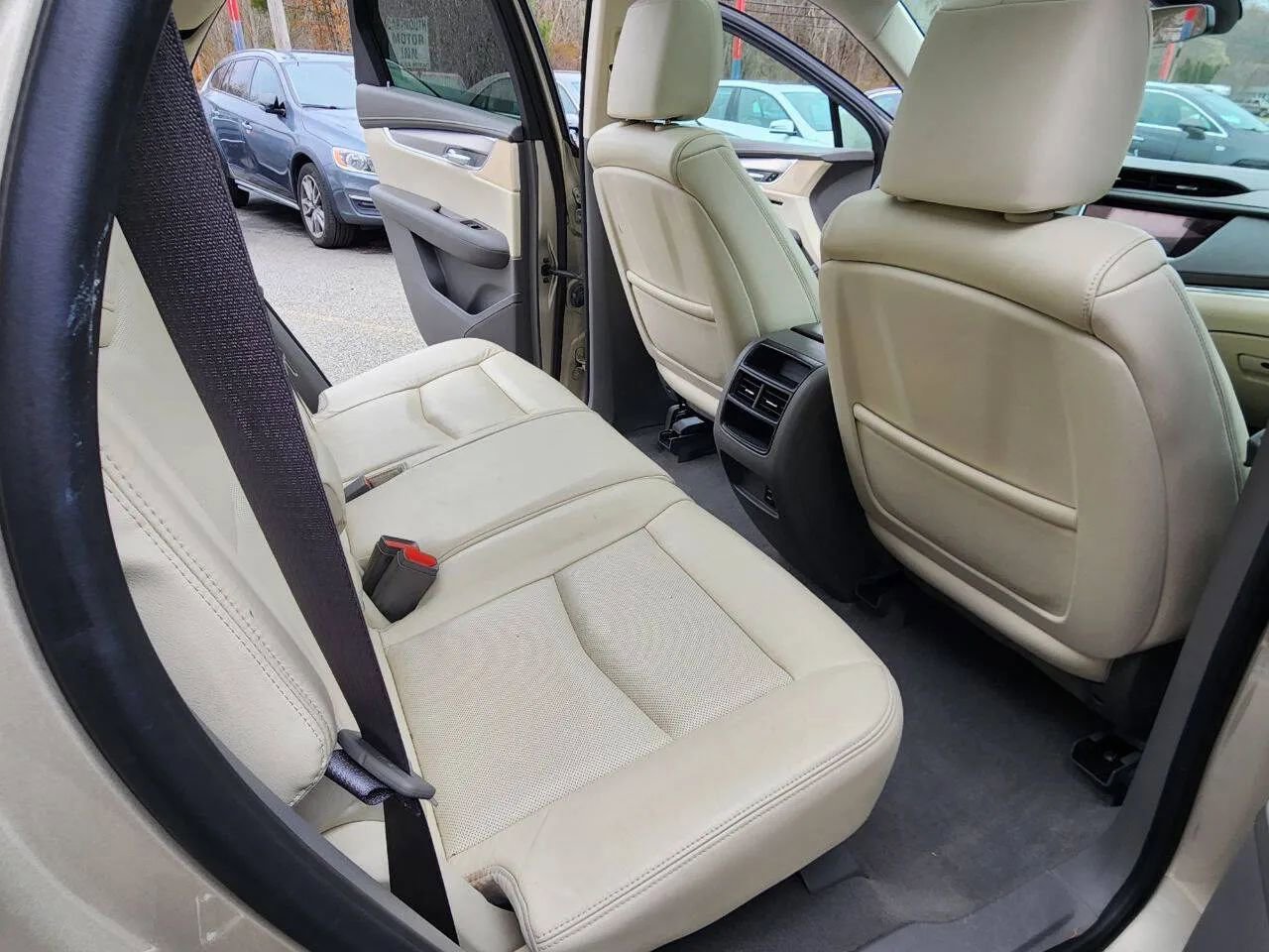 Used 2017 Cadillac XT5 Luxury w/ Driver Awareness Package AWD/4WD image 16