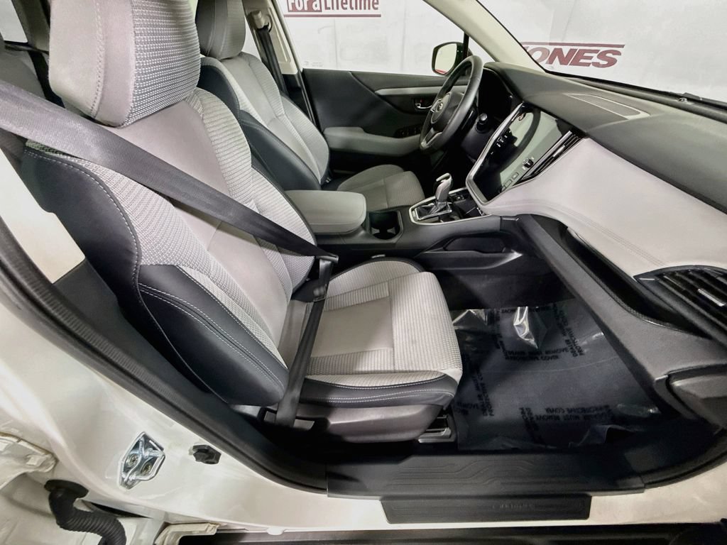 Used 2025 Subaru Outback Premium AWD/4WD image 32