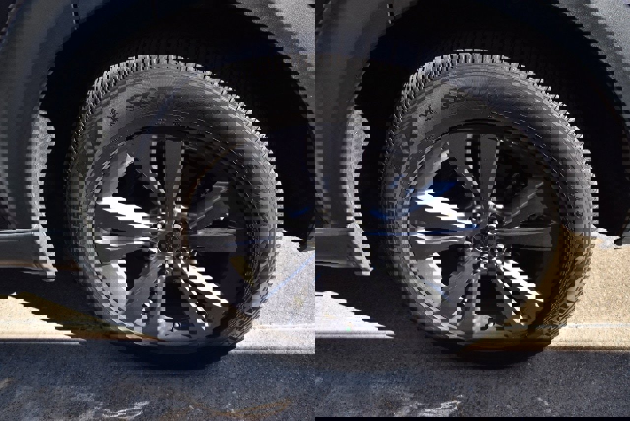 Used 2022 Ford Explorer XLT w/ Equipment Group 202A image 12