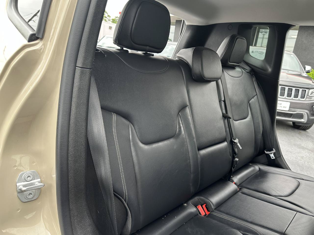 Used 2015 Jeep Renegade Limited AWD/4WD image 40