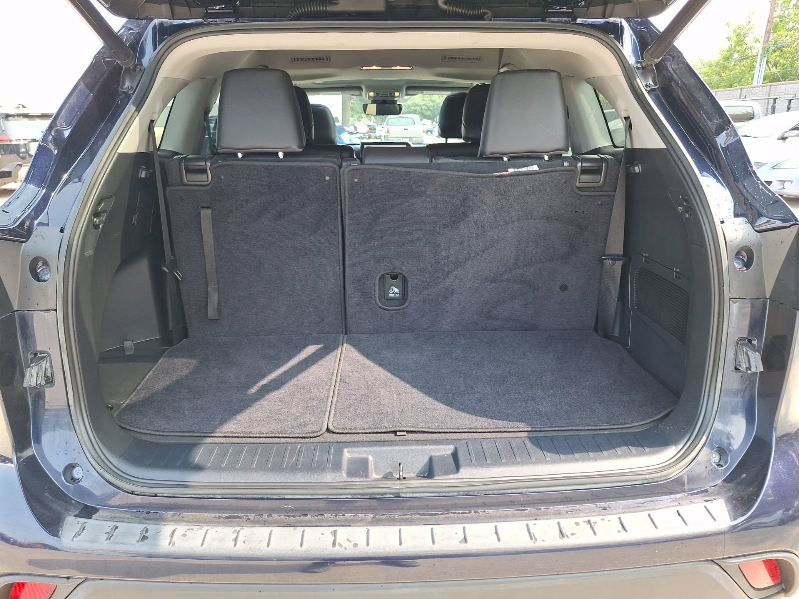 Used 2023 Toyota Highlander XLE FWD image 37
