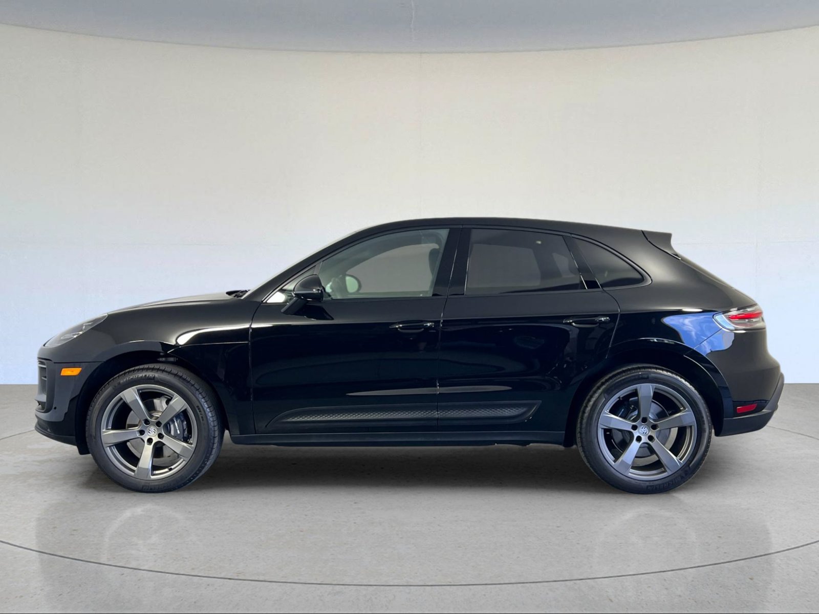 Certified 2026 Porsche Macan AWD/4WD image 2