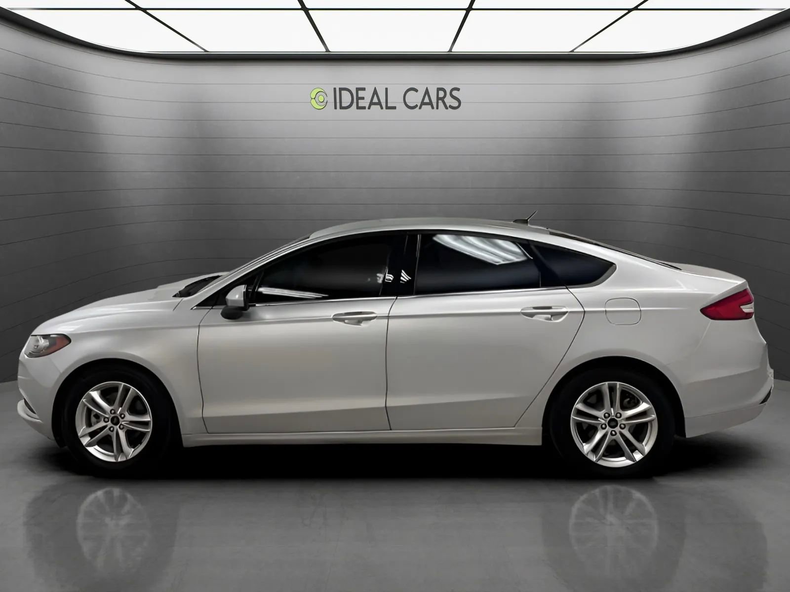 Used 2018 Ford Fusion SE w/ Fusion SE Technology Package FWD image 8