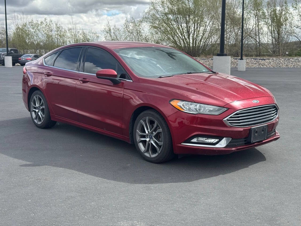 Used 2017 Ford Fusion SE w/ Equipment Group 201A FWD image 9