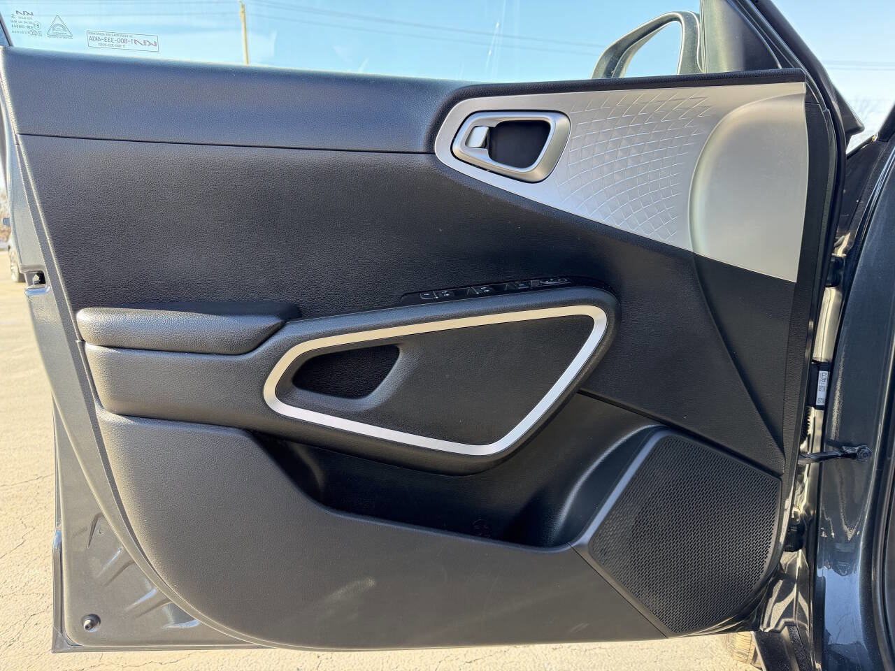 Used 2023 Kia Soul LX image 10