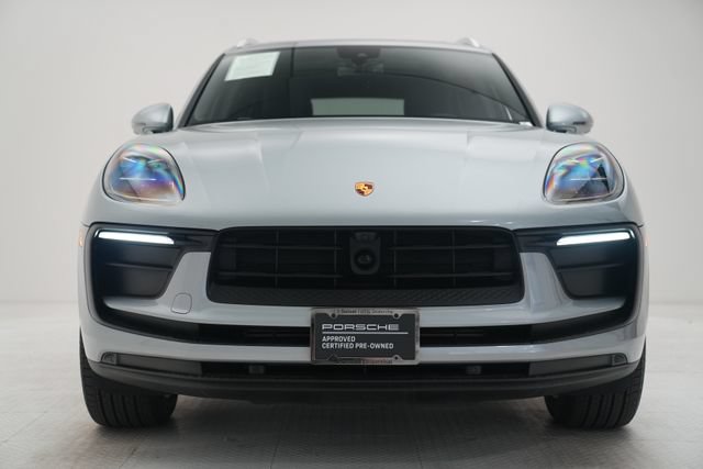 Certified 2026 Porsche Macan AWD/4WD image 4
