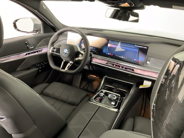 Used 2025 BMW 750e xDrive AWD/4WD image 34