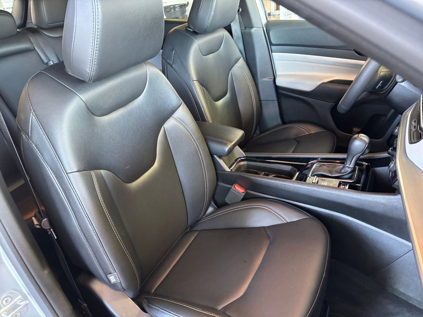 Used 2025 Jeep Compass Limited image 36