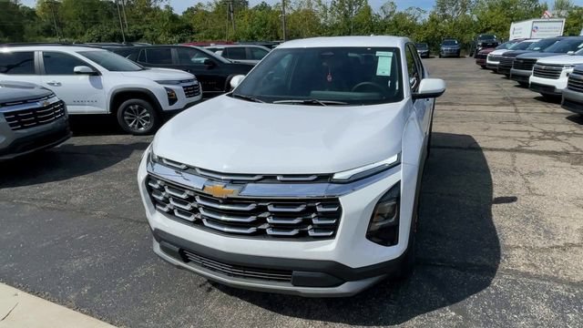 New 2027 Chevrolet Equinox LT w/ LPO, Floor Liner Package FWD image 5