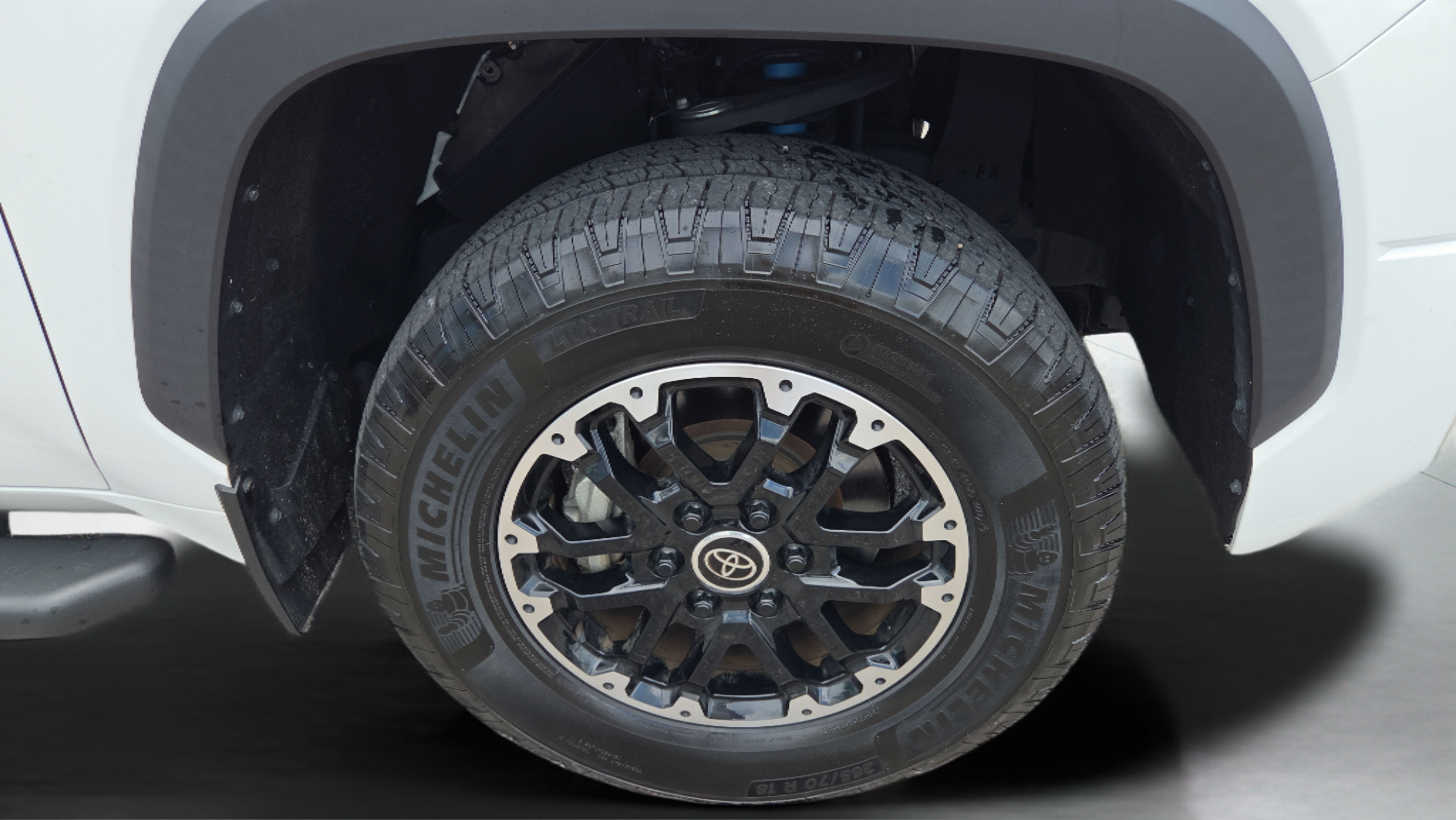 Used 2022 Toyota Tundra SR5 w/ TRD Off-Road Package AWD/4WD image 34