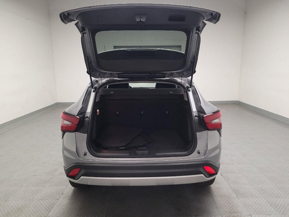 Used 2025 Chevrolet Trax LT FWD image 29