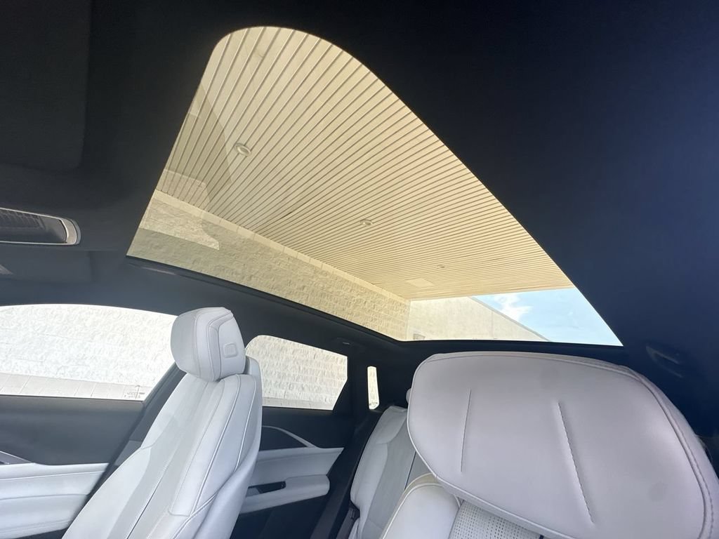 Certified 2024 Cadillac Lyriq Luxury AWD/4WD image 19