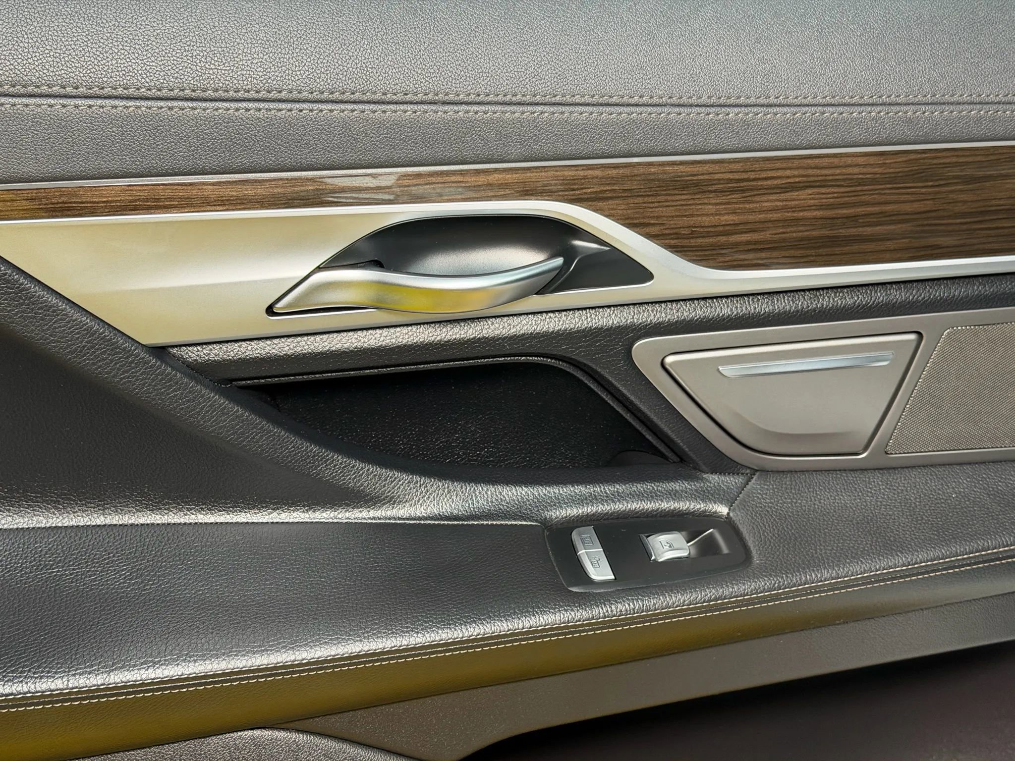 Used 2016 BMW 740i RWD image 16