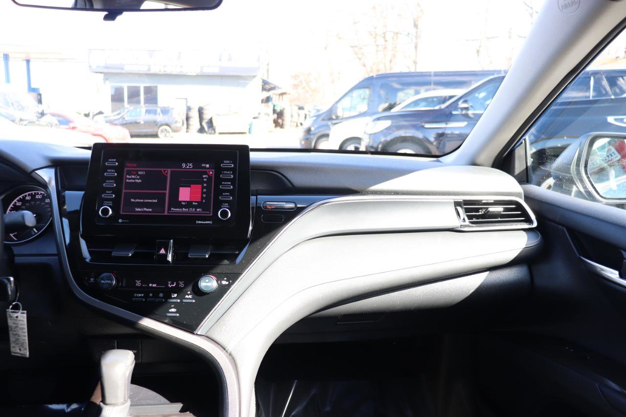 Used 2024 Toyota Camry SE image 18