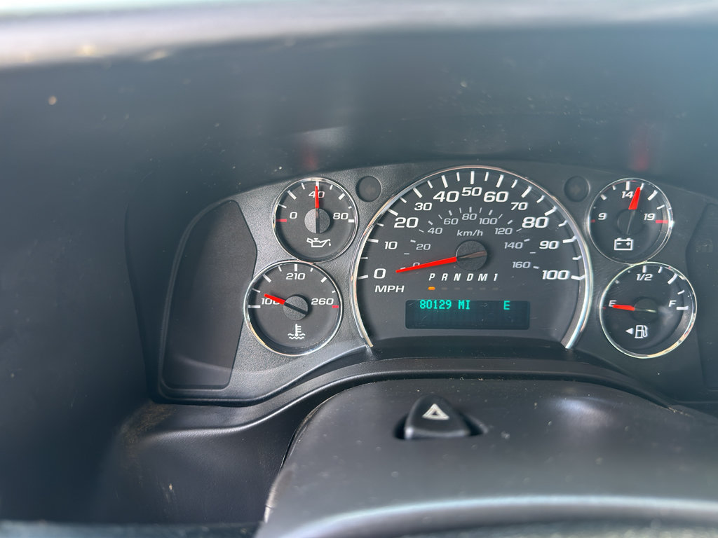 Used 2018 Chevrolet Express 2500 w/ Driver Convenience Package RWD image 15