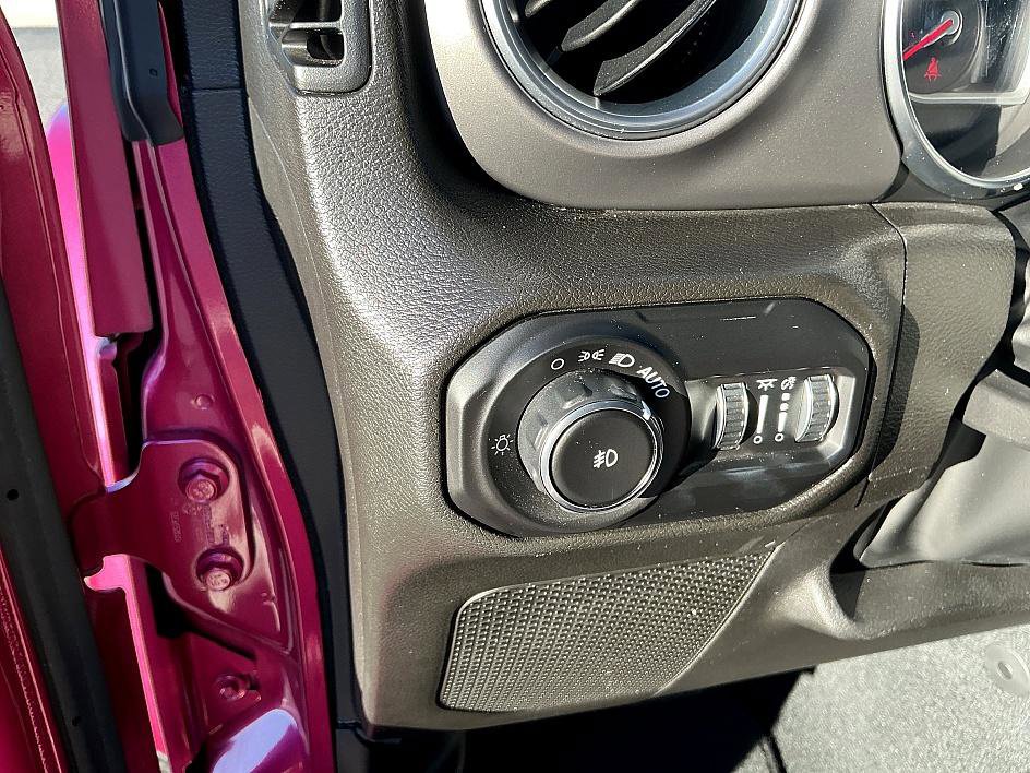 Used 2022 Jeep Wrangler Unlimited Rubicon w/ Xtreme Recon 35" Tire Package image 16