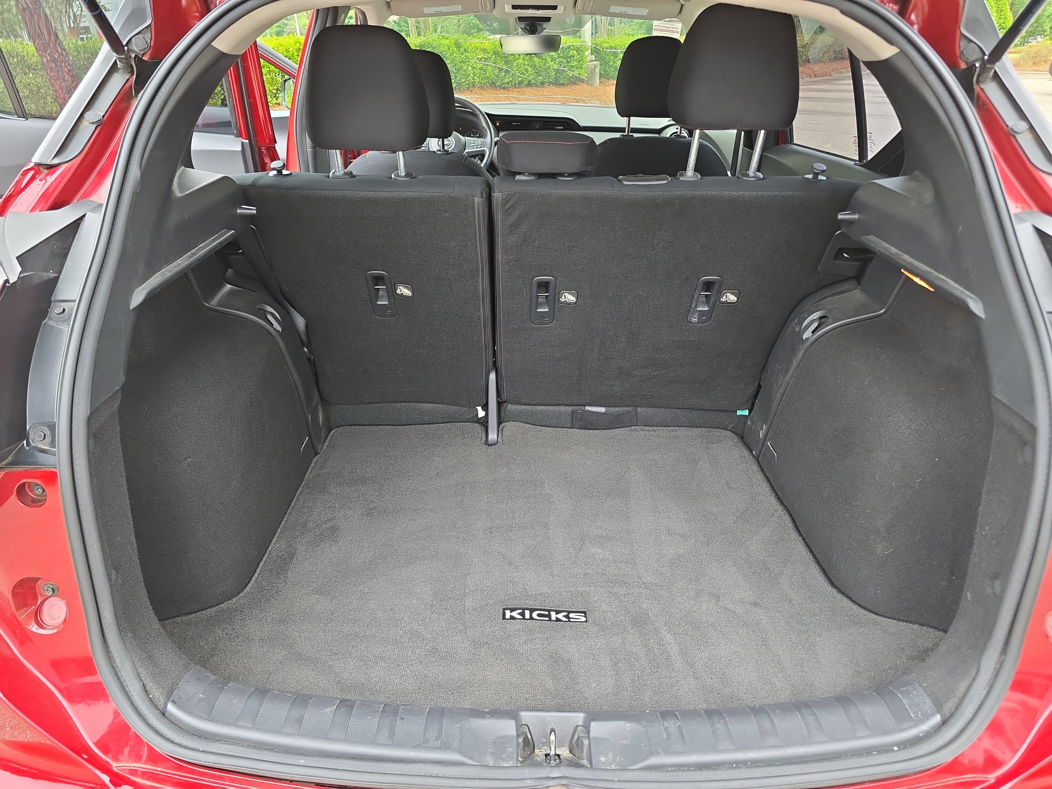 Used 2023 Nissan Kicks SR w/ Interior Electronics Package FWD image 12