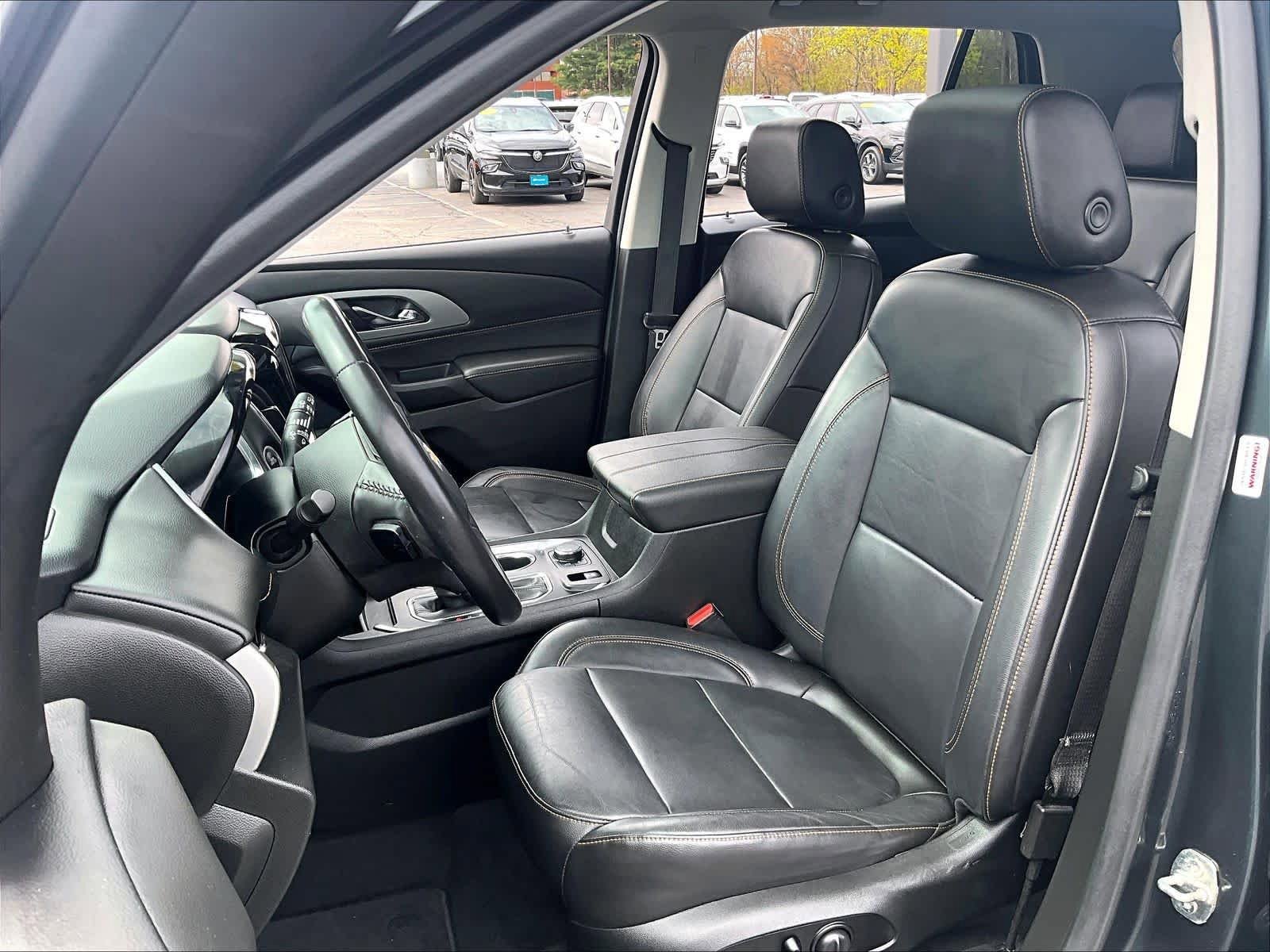 Used 2020 Chevrolet Traverse LT w/ LT Premium Package AWD/4WD image 10