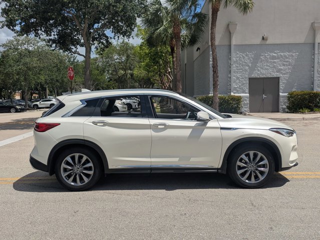 Used 2019 INFINITI QX50 Luxe w/ Navigation Package FWD image 4