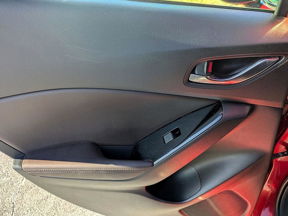 Used 2018 MAZDA MAZDA3 Touring image 23