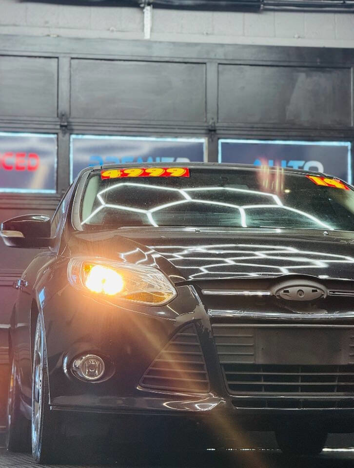 Used 2014 Ford Focus SE w/ Equipment Group 201A image 3