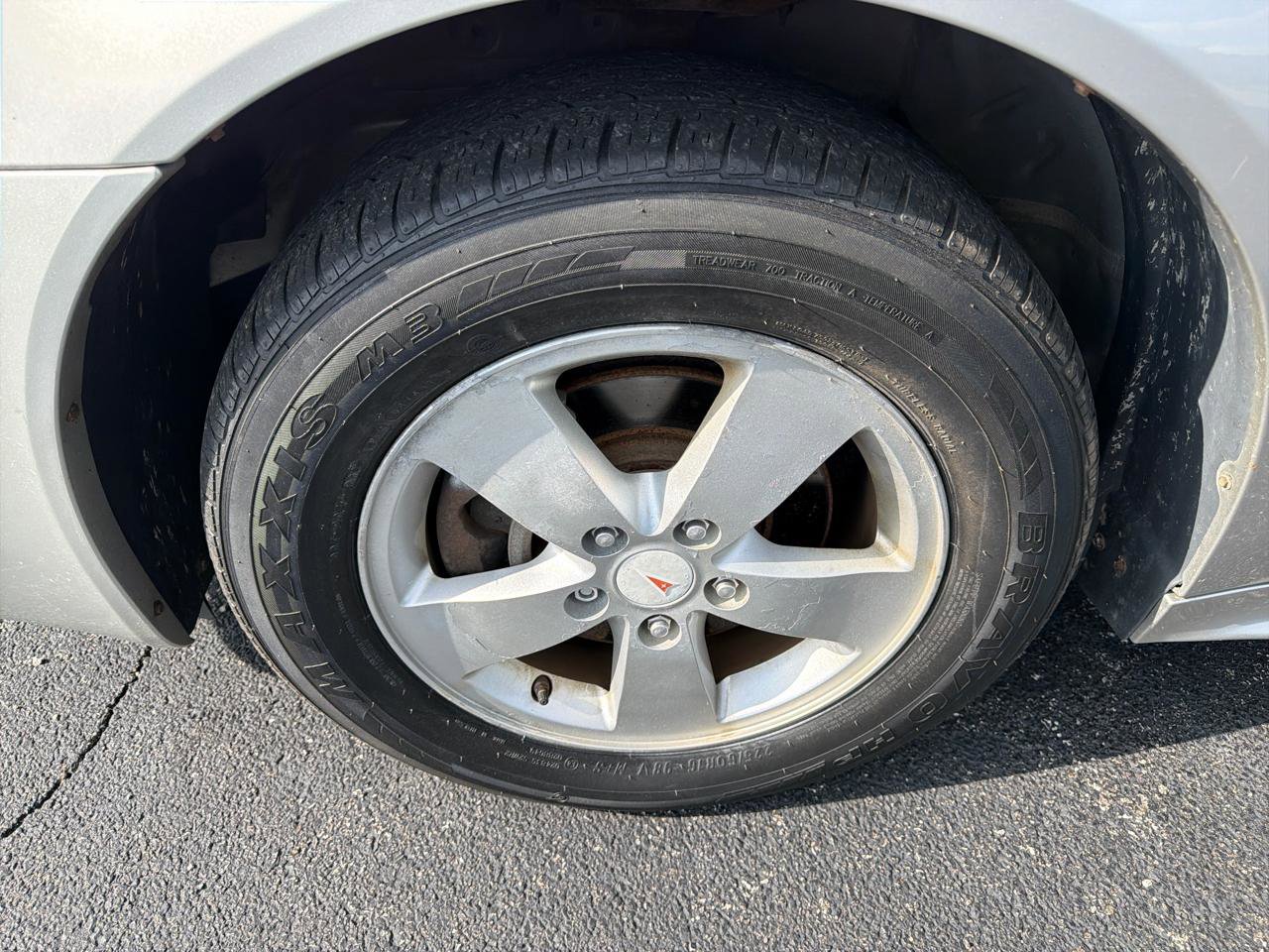 Used 2008 Pontiac Grand Prix FWD image 2
