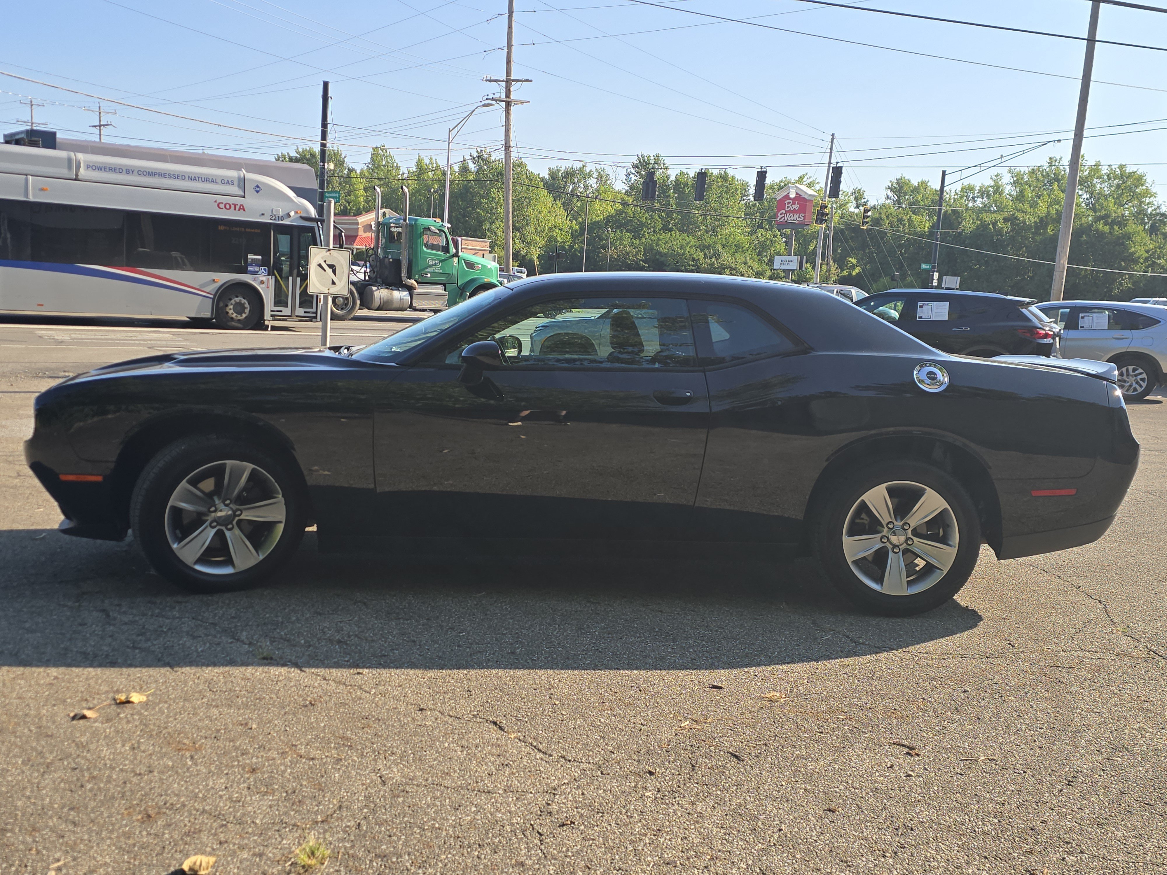 Used 2019 Dodge Challenger SXT RWD image 4