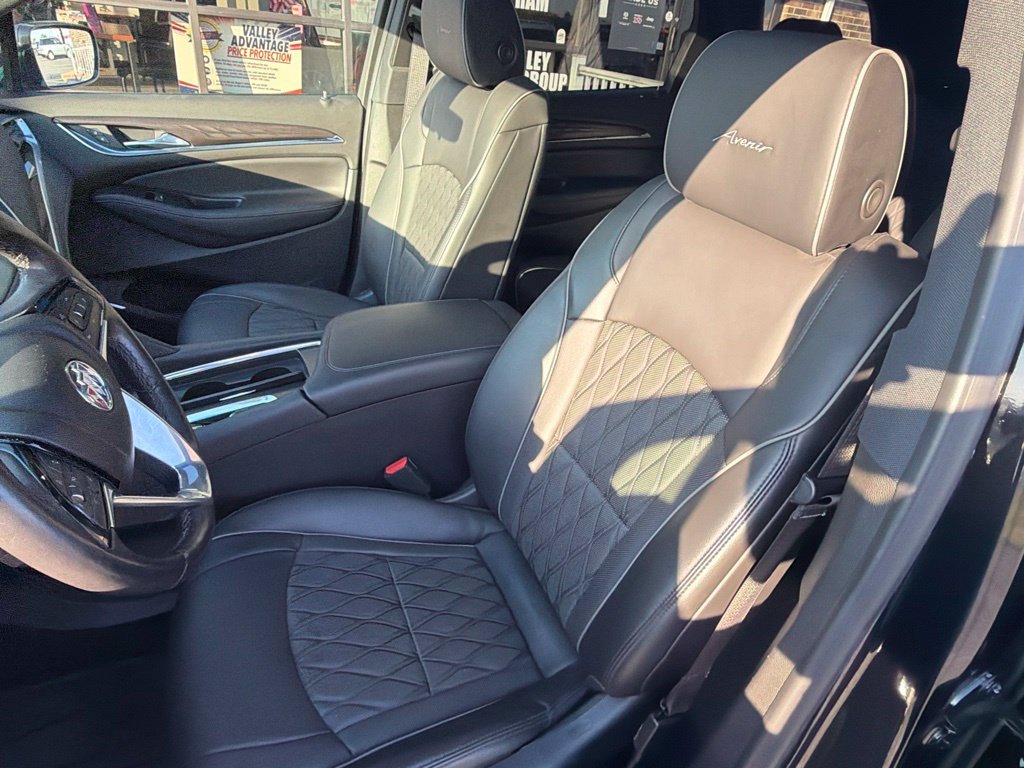 Used 2023 Buick Enclave Avenir w/ Avenir Technology Package AWD/4WD image 29