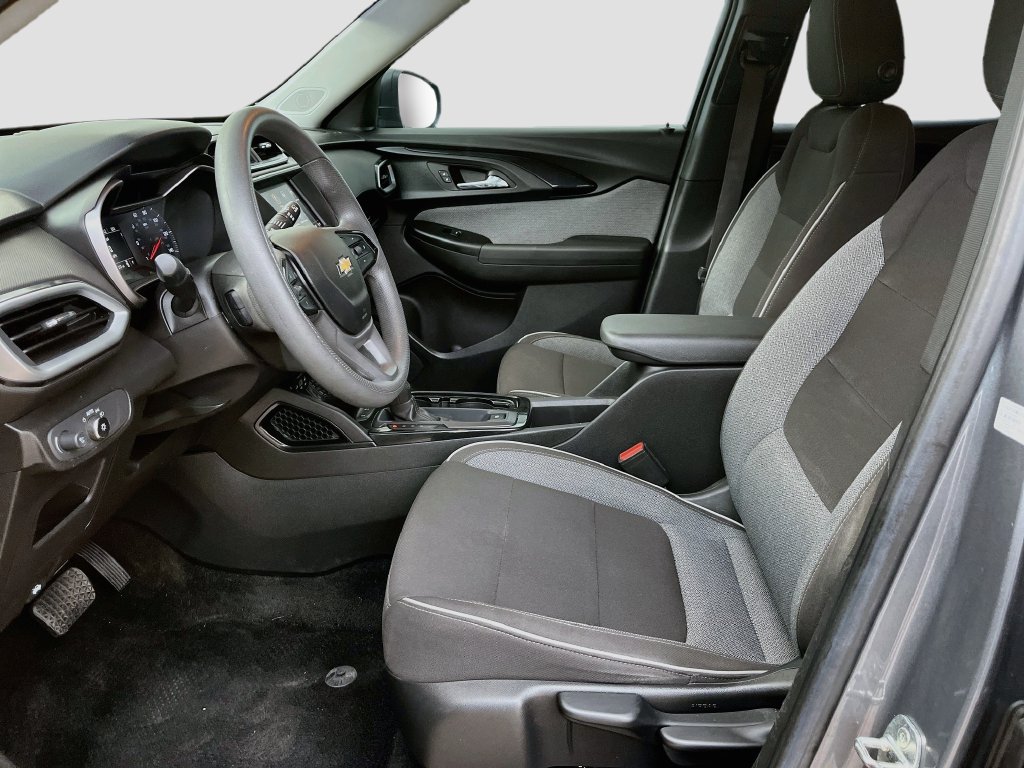 Used 2021 Chevrolet TrailBlazer LS w/ LPO, Blackout Package FWD image 19