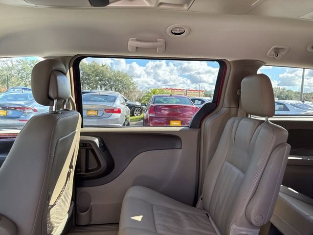 Used 2016 Chrysler Town & Country Touring image 20