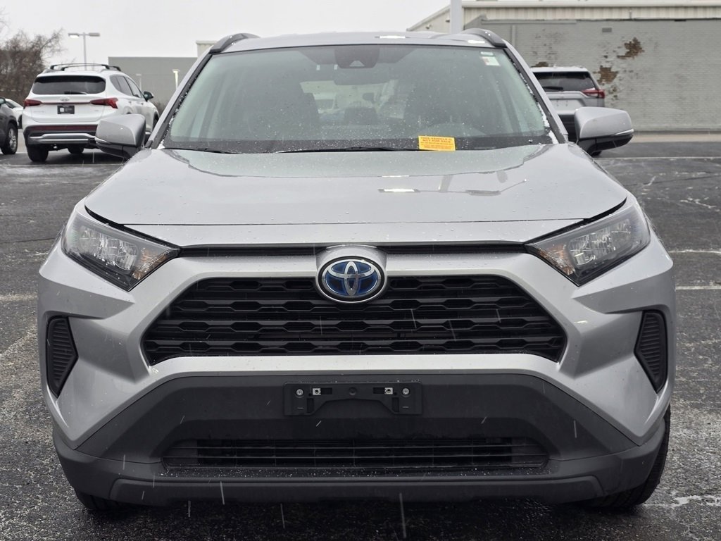 Used 2021 Toyota RAV4 LE image 2