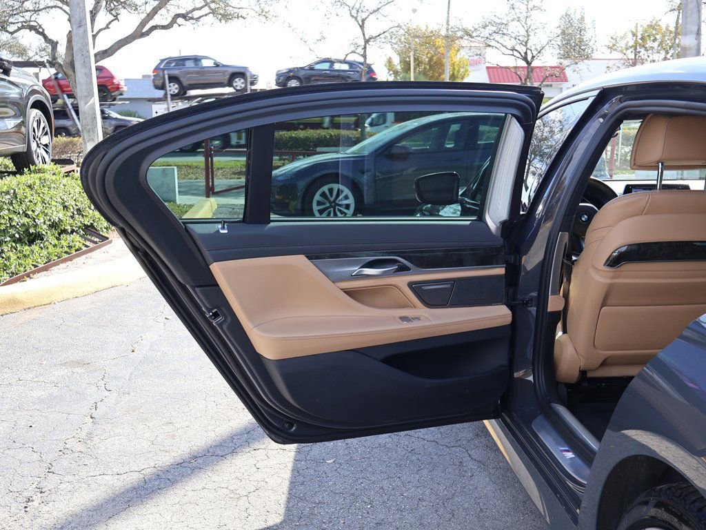 Used 2022 BMW 740i w/ M Sport Package image 29