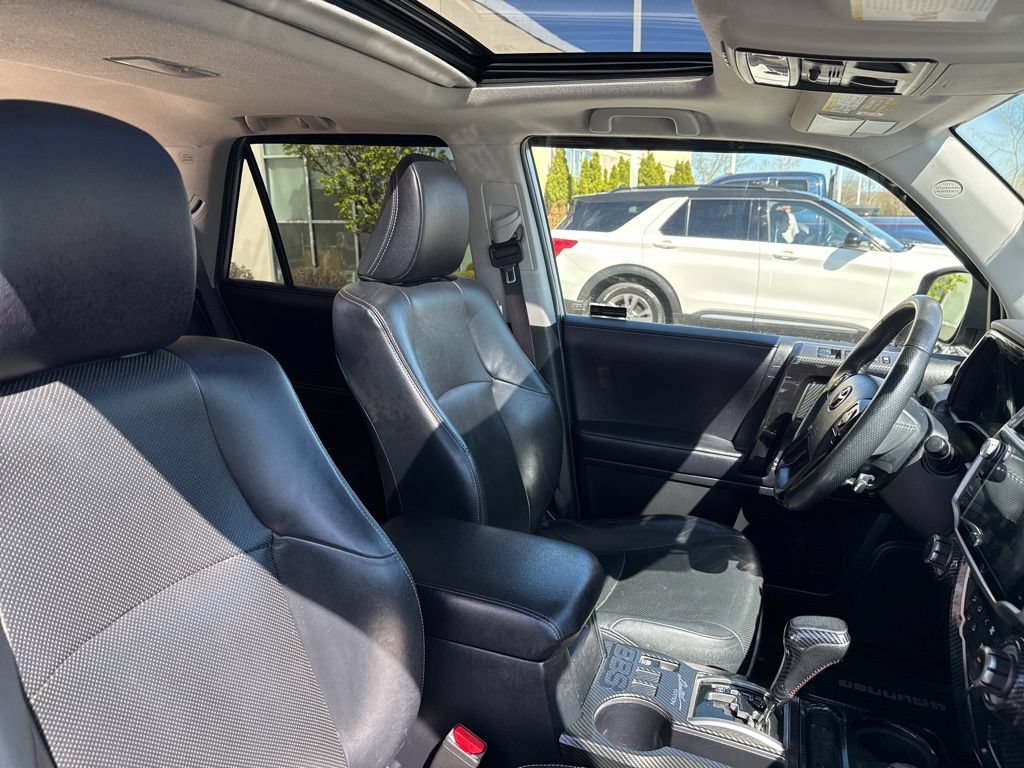 Used 2017 Toyota 4Runner Limited AWD/4WD image 31