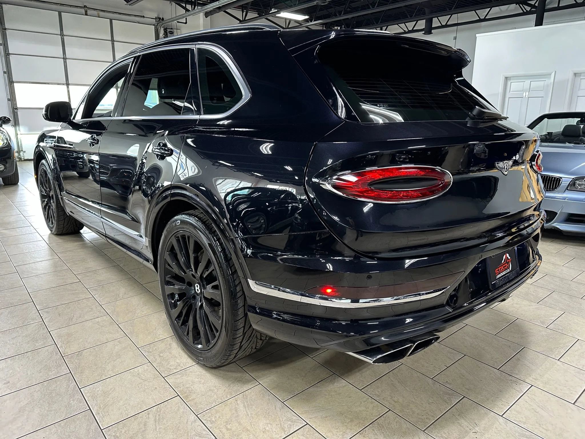 Used 2021 Bentley Bentayga image 4